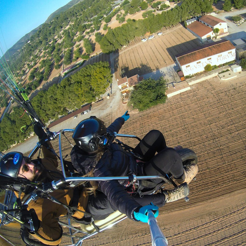 Imatge de celler del Penedès i Sky Crew