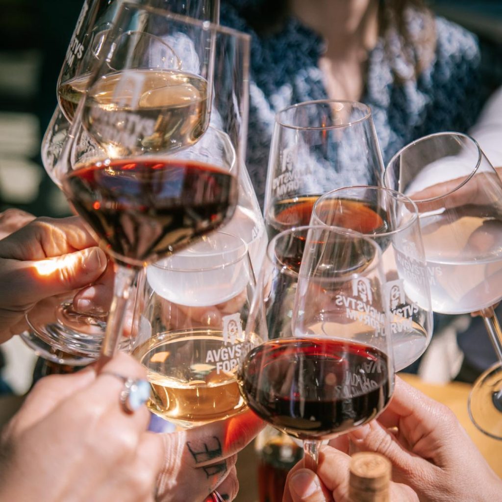 Toasting Avgvstvs